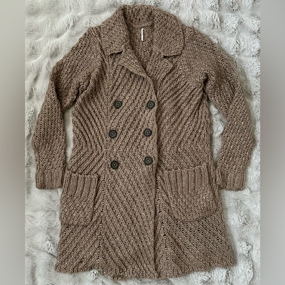 NWT Free People Buttermilk Biscuit Cardigan side large mushroom brown - Picture 2 of 7